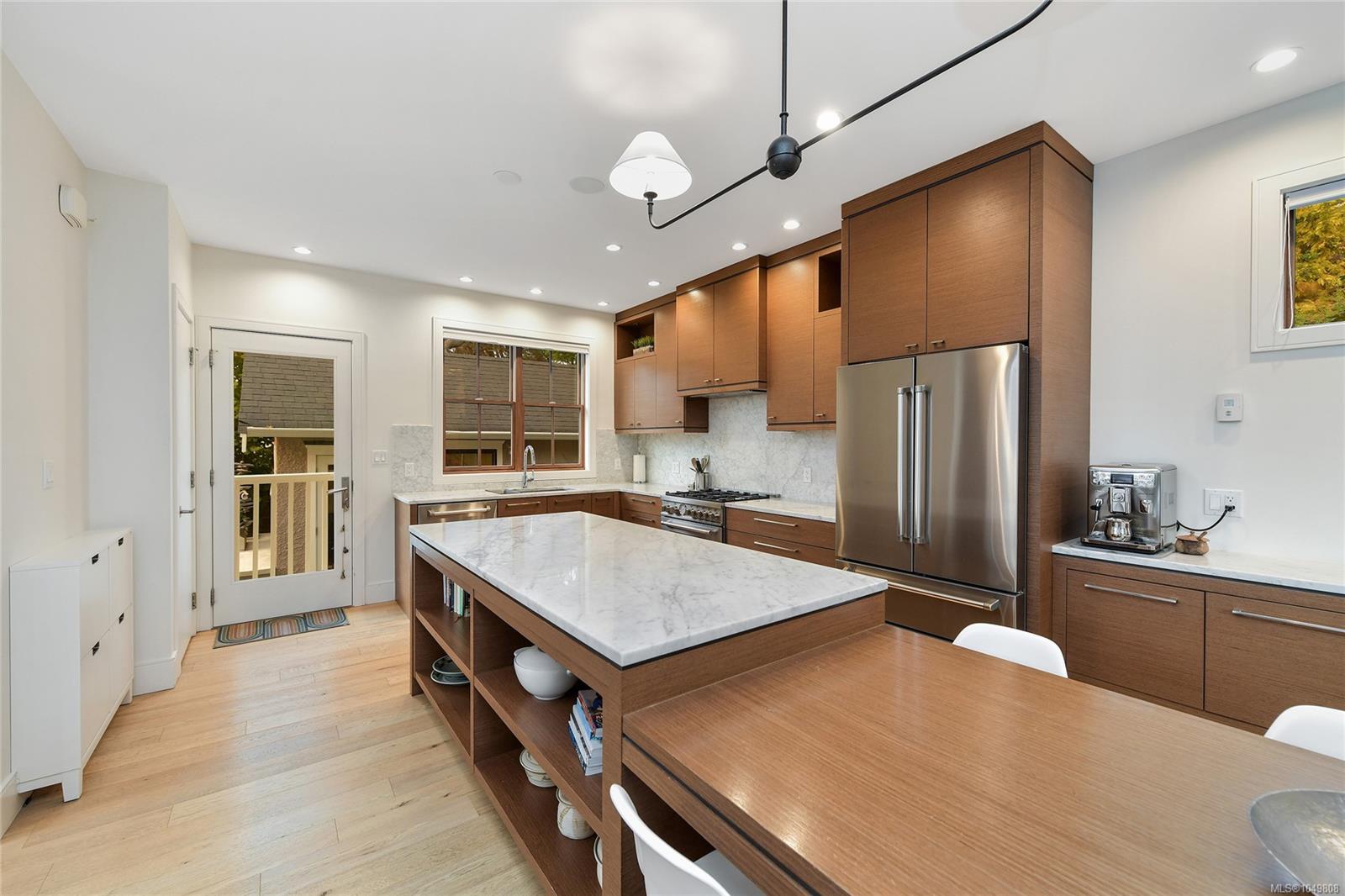 2680 Margate Ave — listing photo 7 of 25
