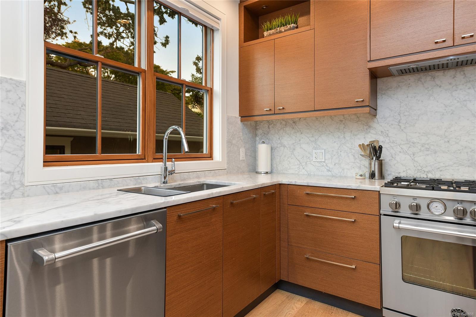 2680 Margate Ave — listing photo 8 of 25