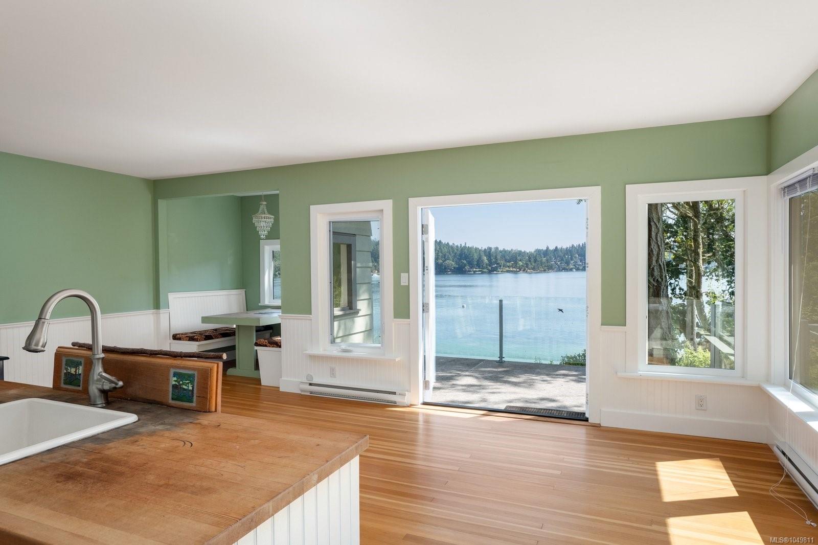 389 Moses Point Rd — listing photo 11 of 46