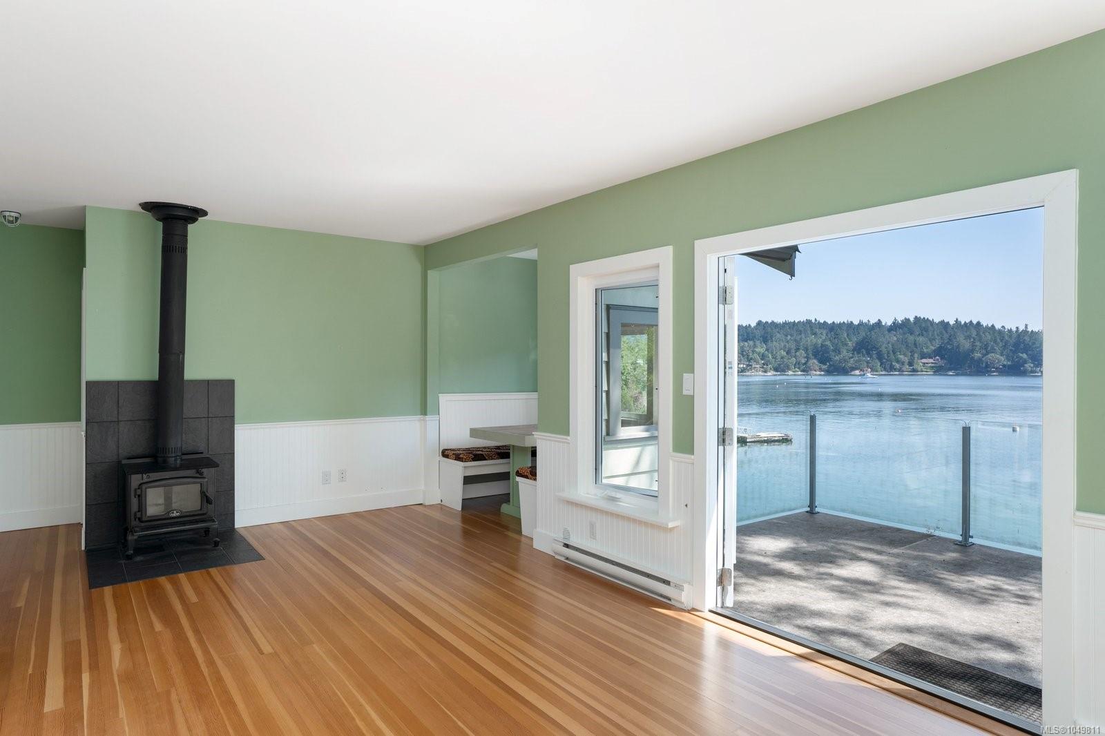 389 Moses Point Rd — listing photo 14 of 46