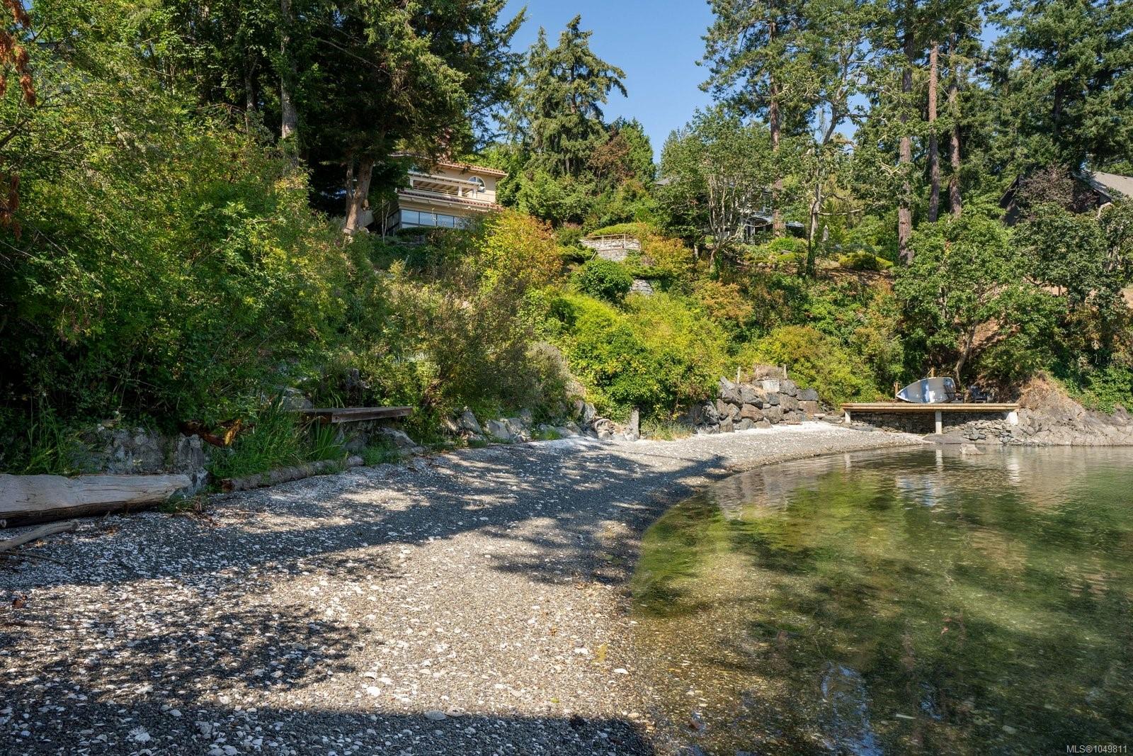 389 Moses Point Rd photo 6