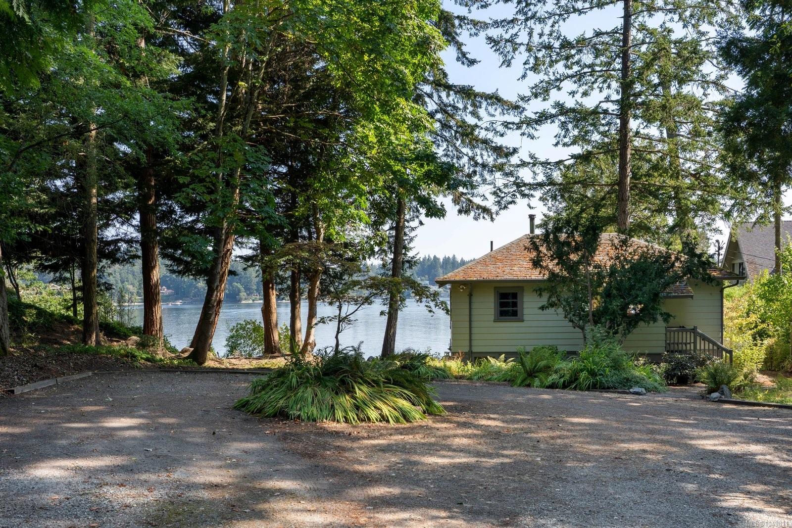389 Moses Point Rd — listing photo 8 of 46