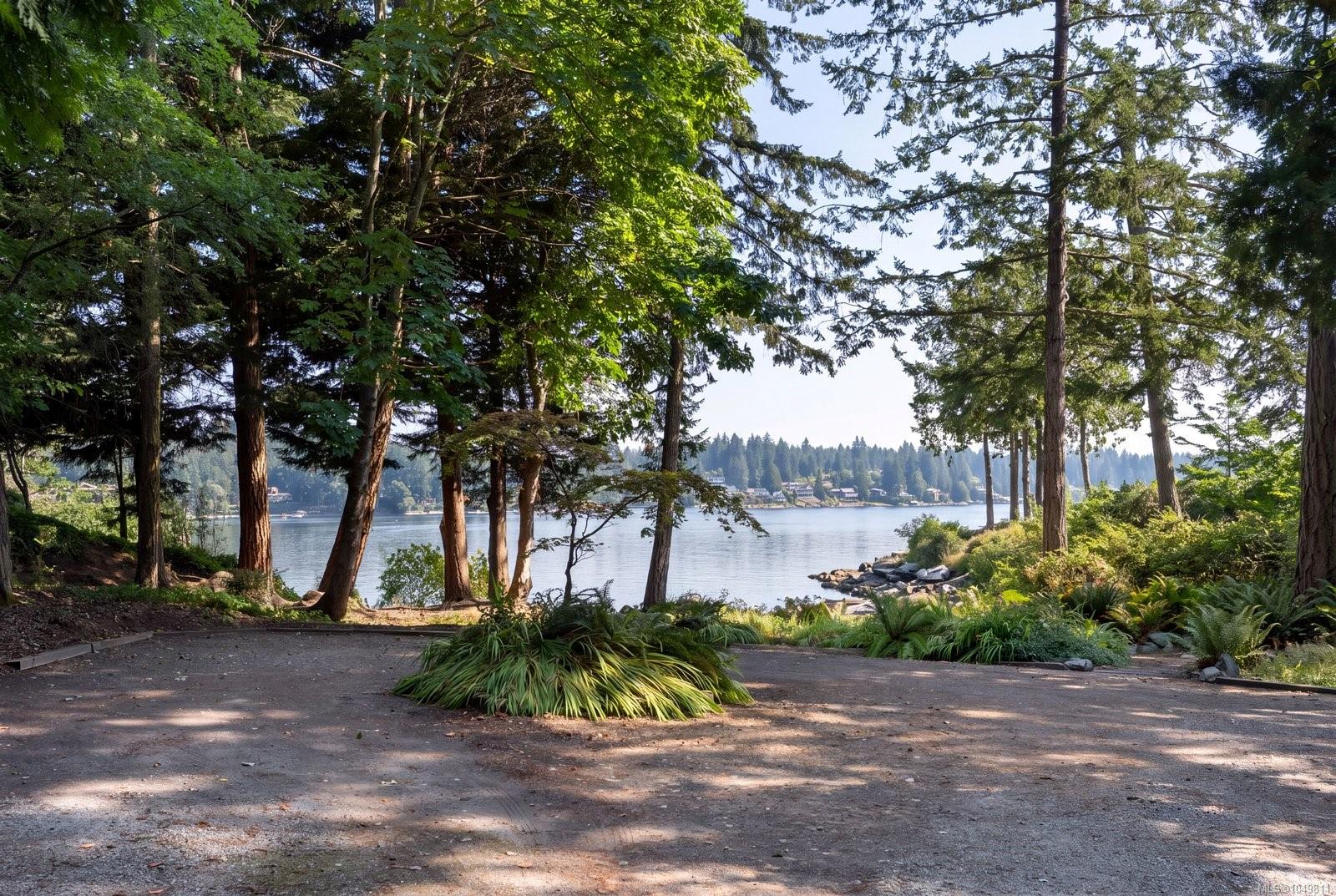 389 Moses Point Rd — listing photo 9 of 46