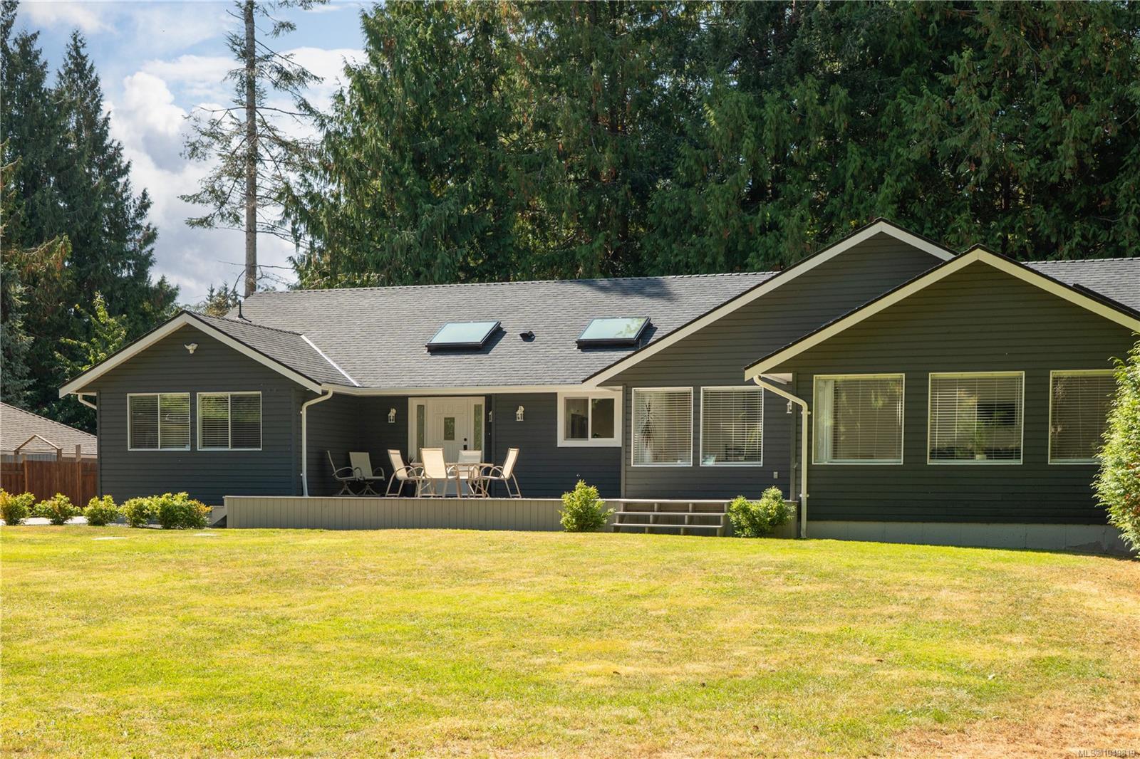 967 Woodpecker Pl photo 2