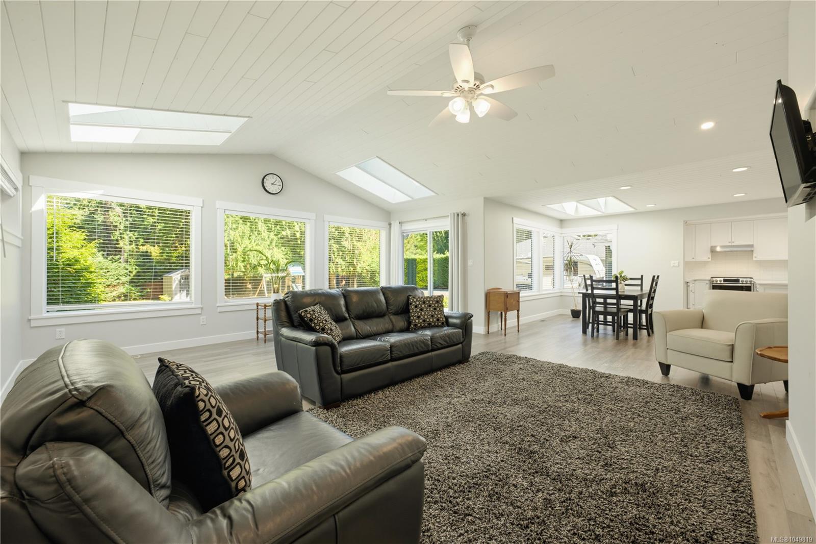 967 Woodpecker Pl photo 6