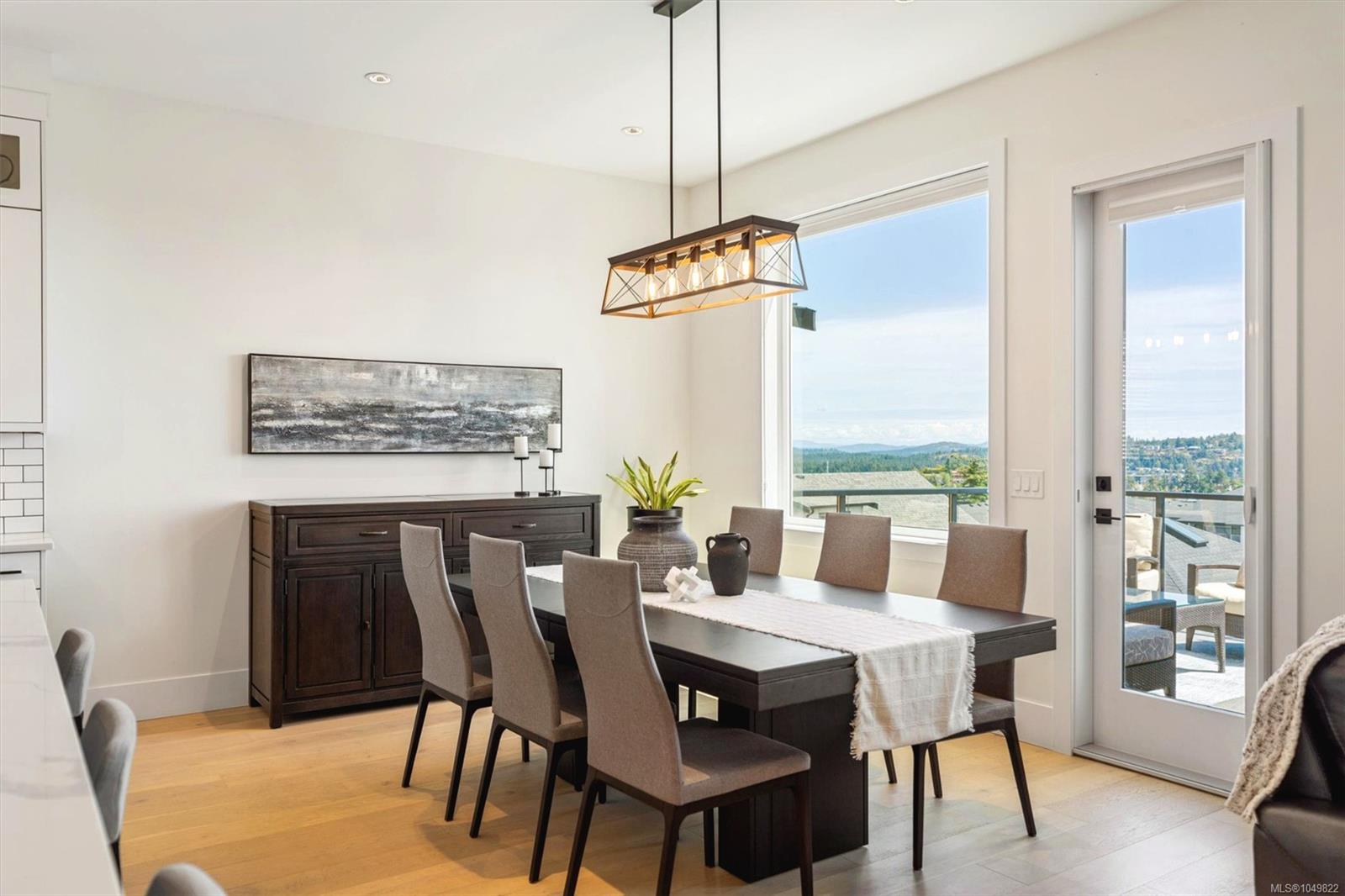 2423 Azurite Cres — listing photo 5 of 50