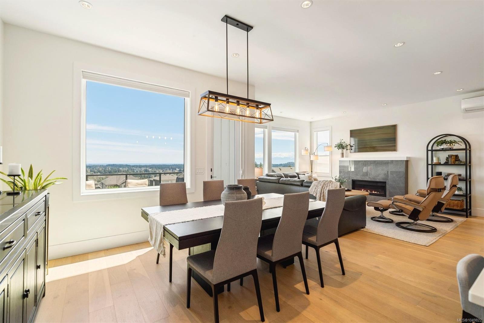 2423 Azurite Cres — listing photo 7 of 50