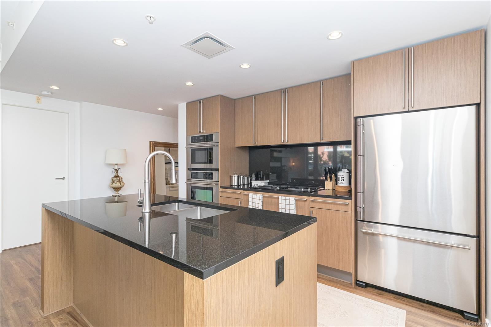 105-100 Saghalie Rd — listing photo 14 of 37