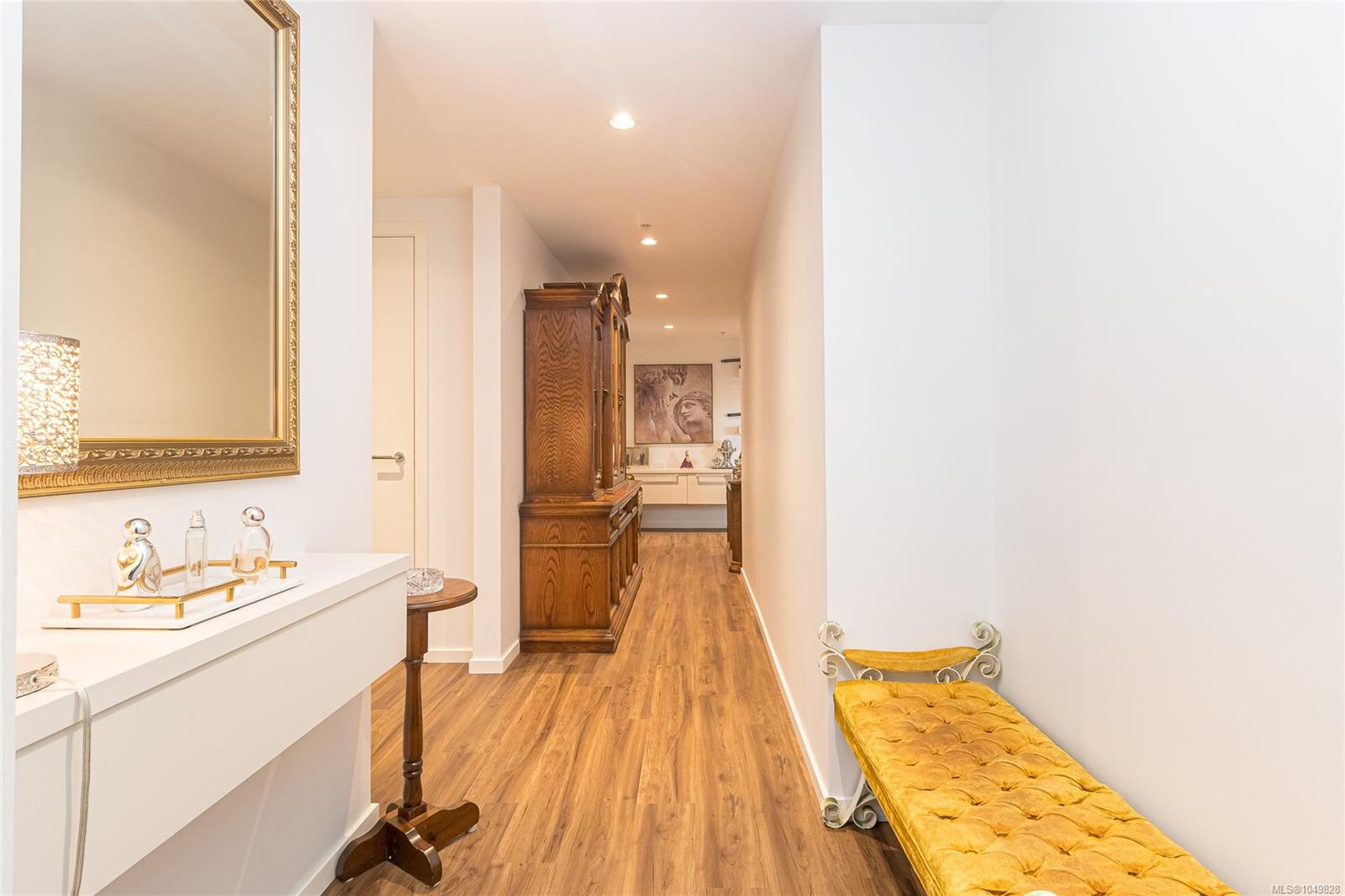 105-100 Saghalie Rd — listing photo 7 of 37