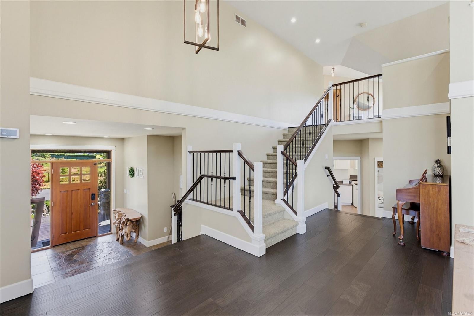 601 Sentinel Dr — listing photo 13 of 80