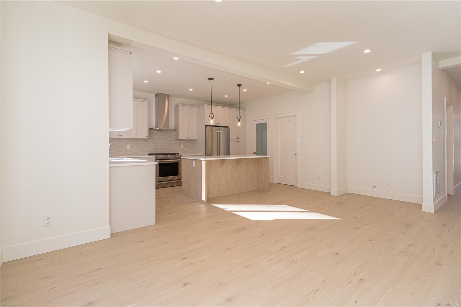 2180 Bellflower Dr — listing photo 11 of 49