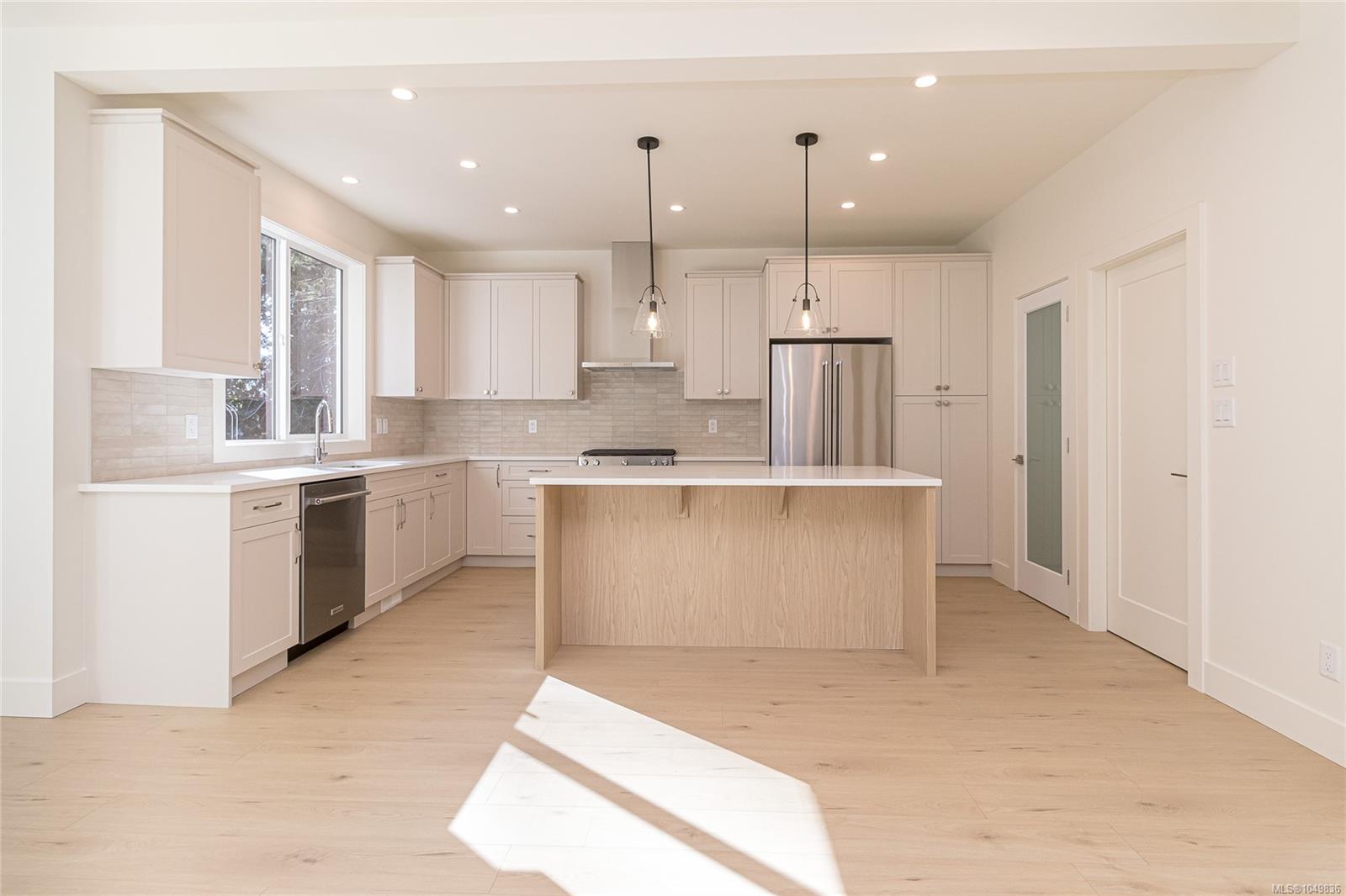 2180 Bellflower Dr — listing photo 12 of 49