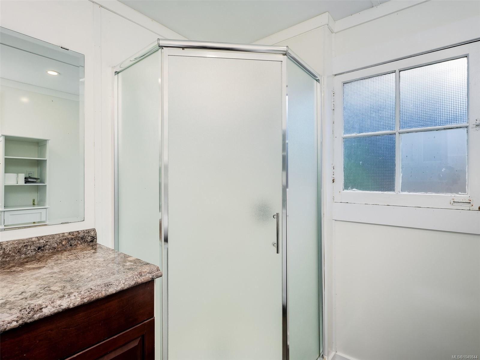 1029 Queens Ave — listing photo 11 of 40