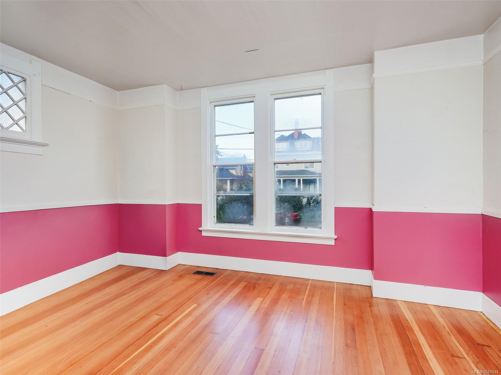 1029 Queens Ave — listing photo 3 of 40