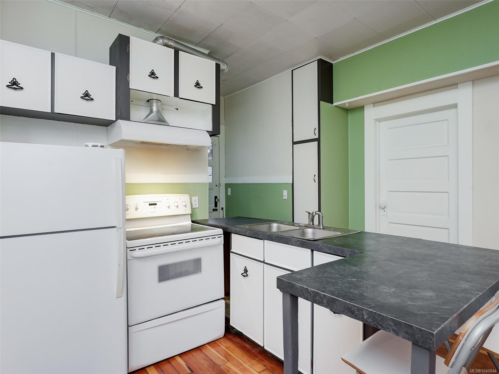 1029 Queens Ave — listing photo 7 of 40