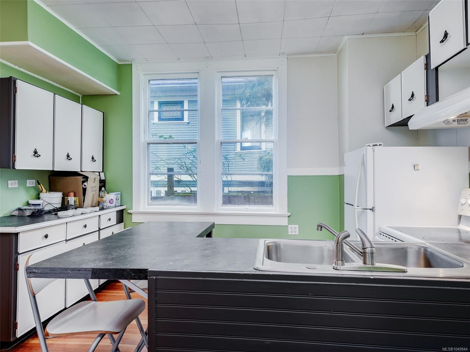 1029 Queens Ave — listing photo 8 of 40