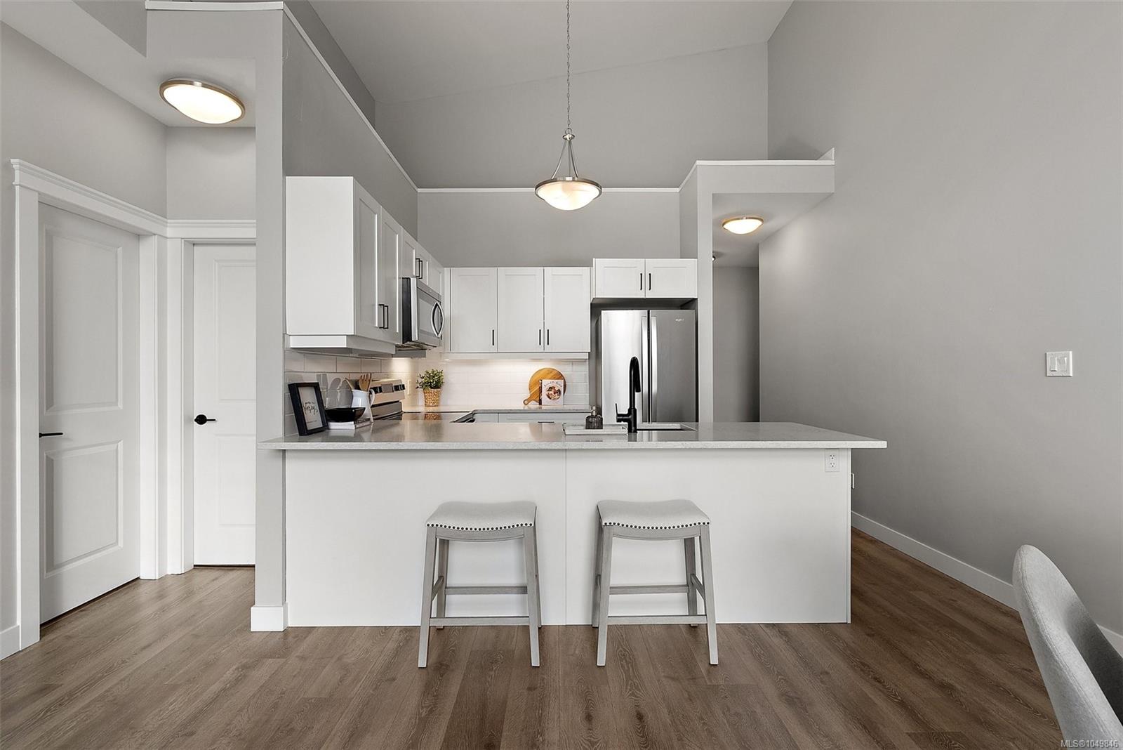 403-844 Goldstream Ave — listing photo 8 of 23
