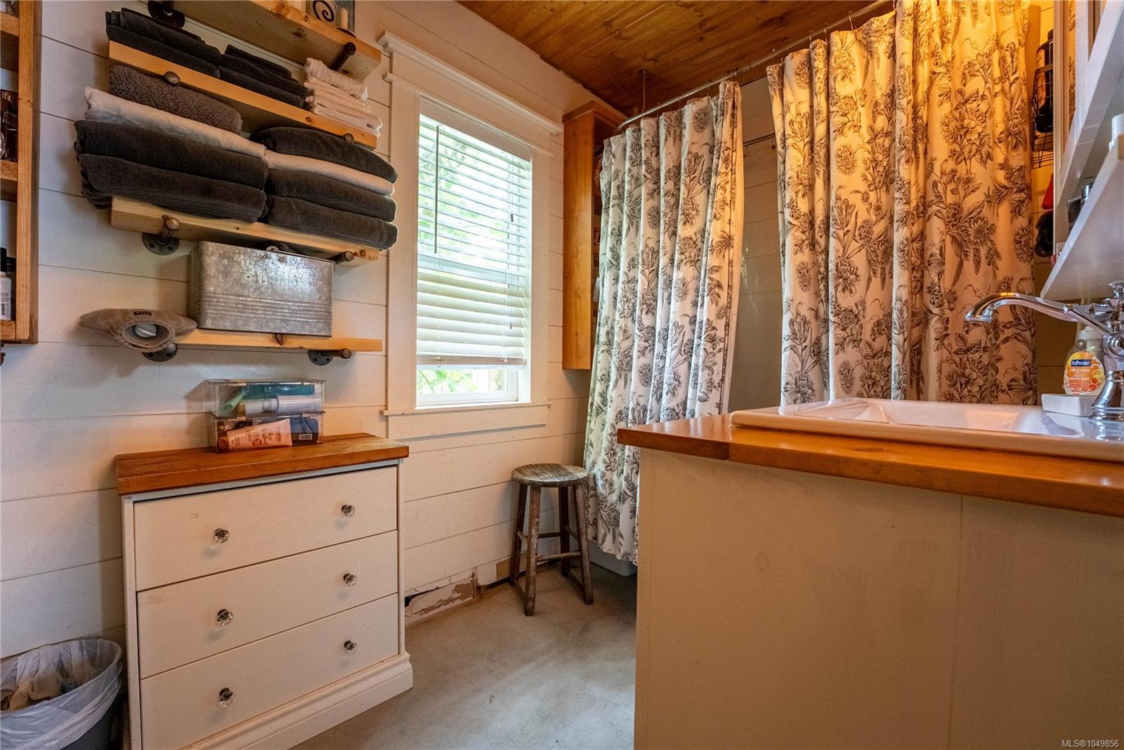 1011 Costin Ave — listing photo 8 of 28