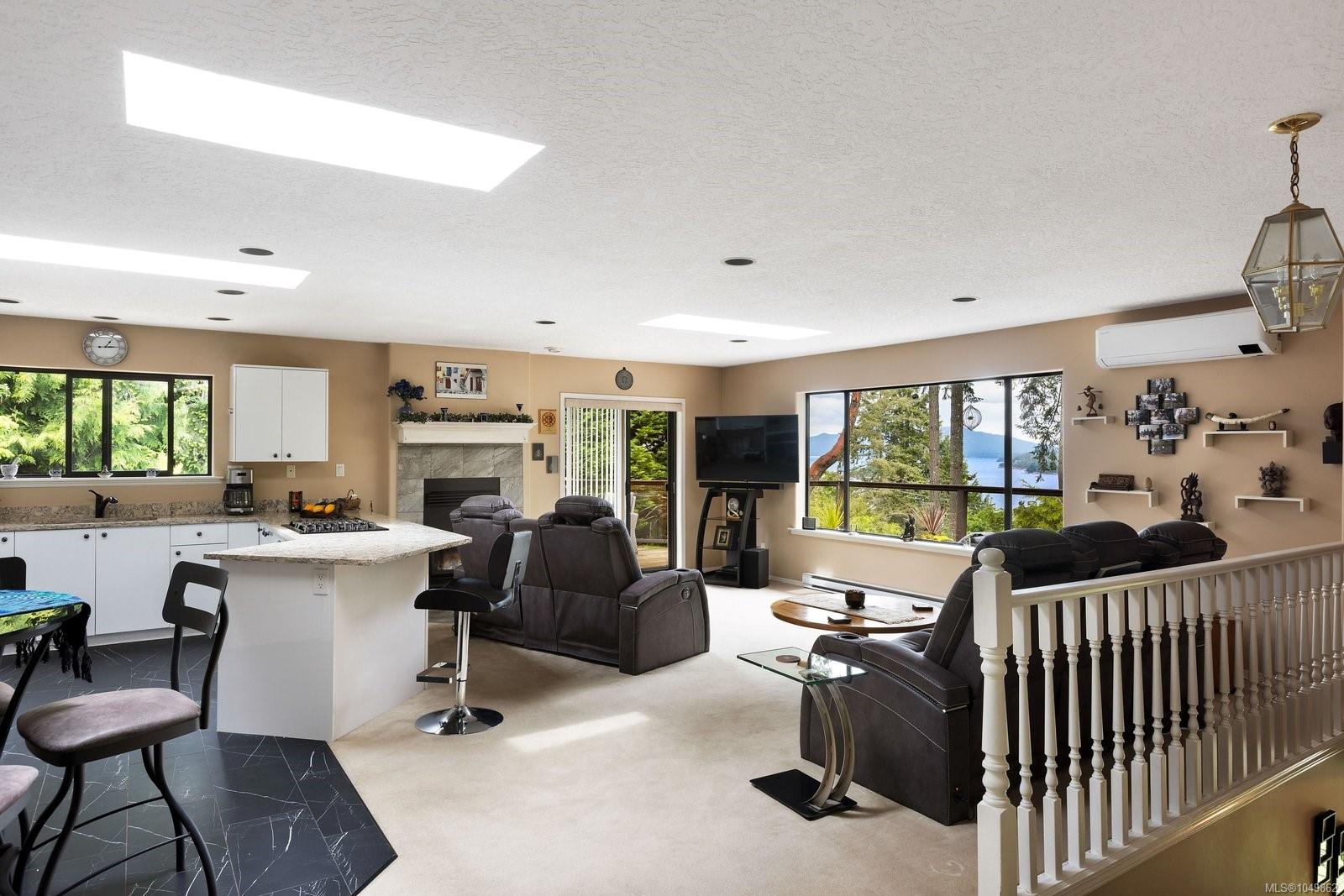 7084 Willis Point Rd — listing photo 13 of 35