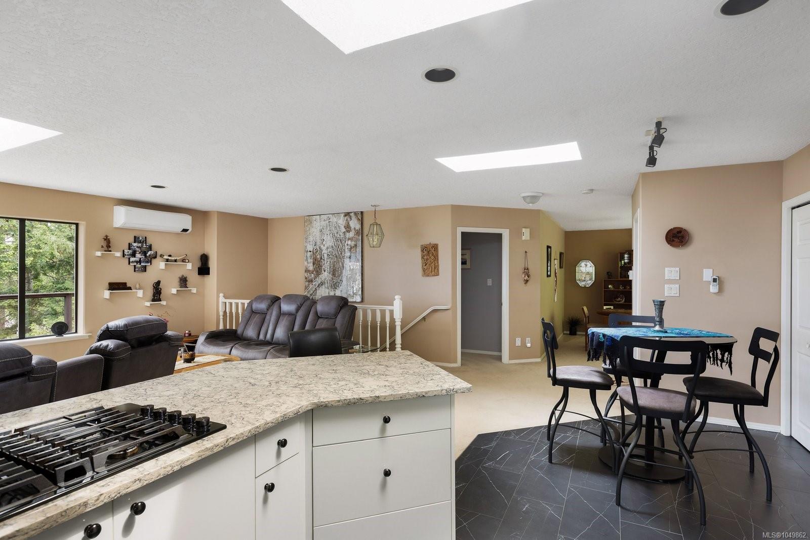 7084 Willis Point Rd — listing photo 9 of 35