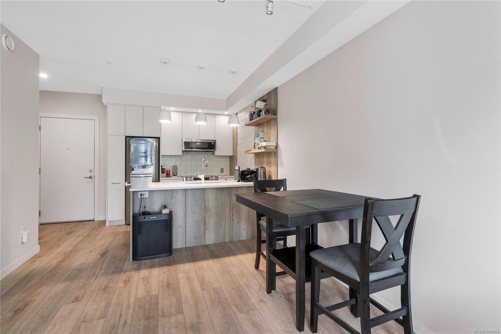 204-1588 North Dairy Rd — listing photo 9 of 30
