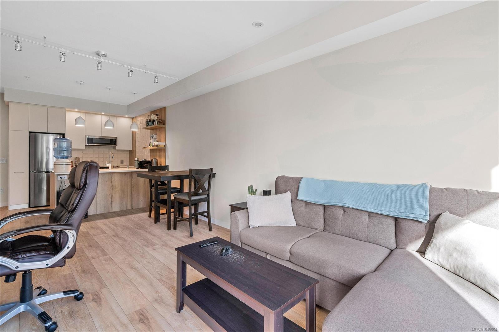 204-1588 North Dairy Rd — listing photo 10 of 30