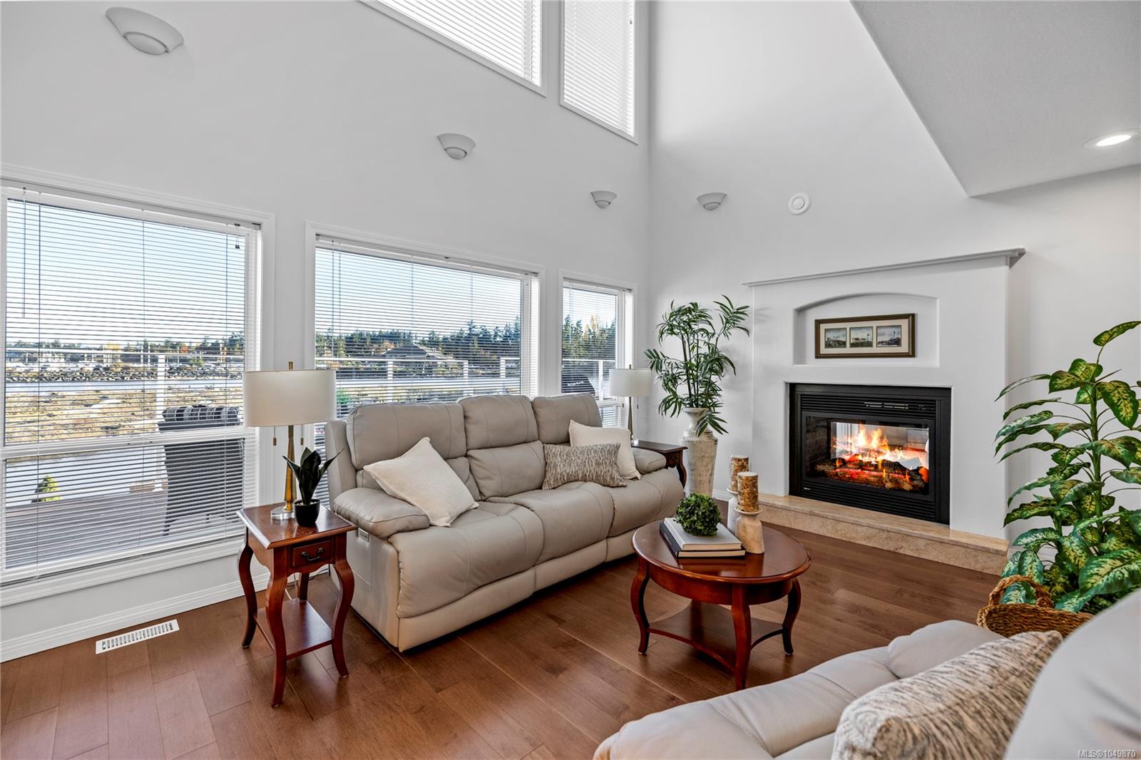 1777 Admiral Tryon Blvd — listing photo 4 of 99