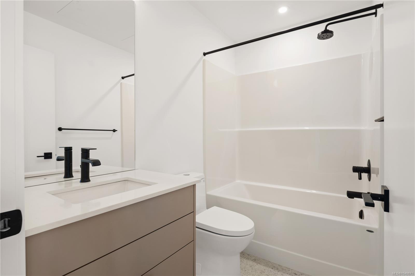 10-907 Redfern St — listing photo 14 of 31