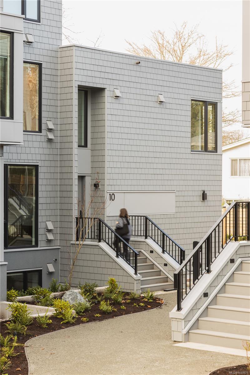 10-907 Redfern St — listing photo 4 of 31