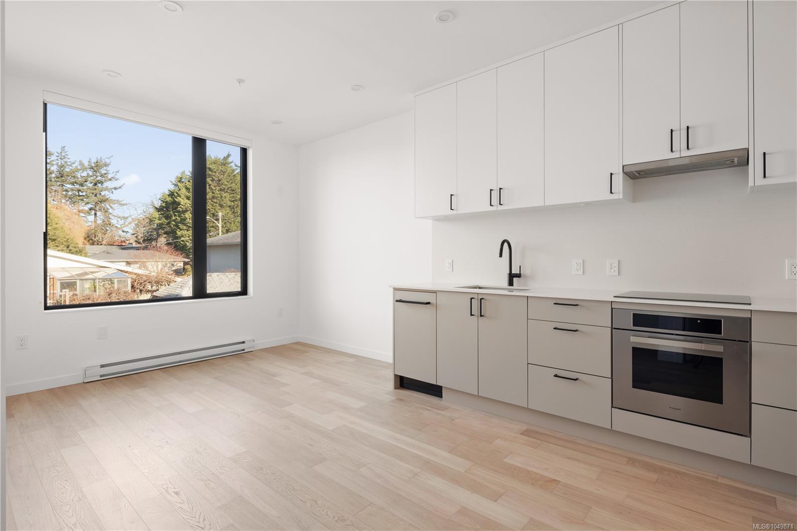10-907 Redfern St — listing photo 9 of 31