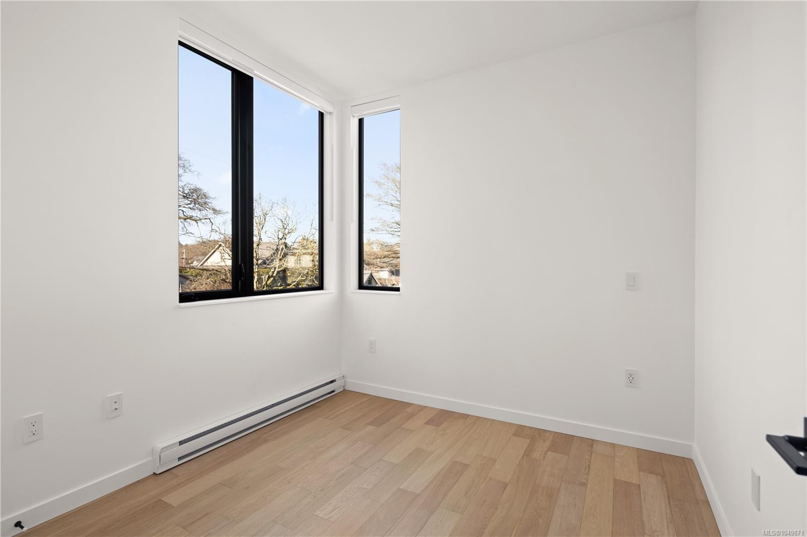 10-907 Redfern St — listing photo 10 of 31