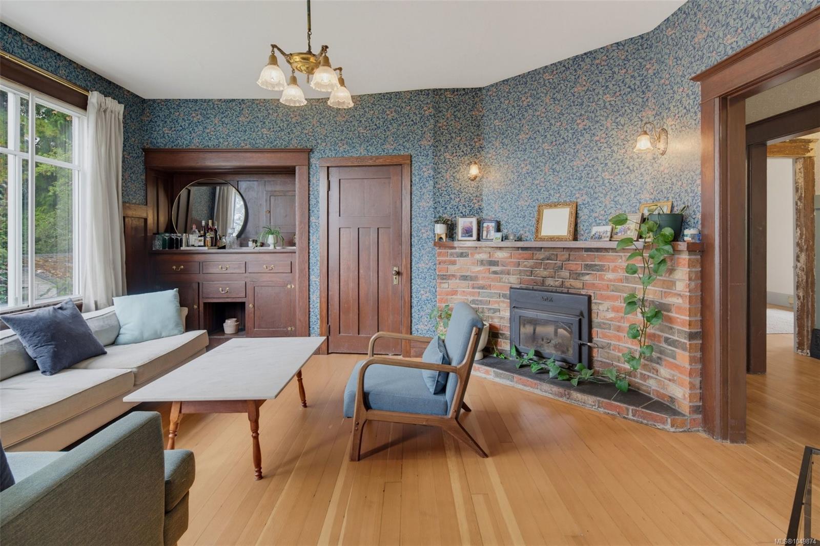 2734 Avebury Ave — listing photo 12 of 57