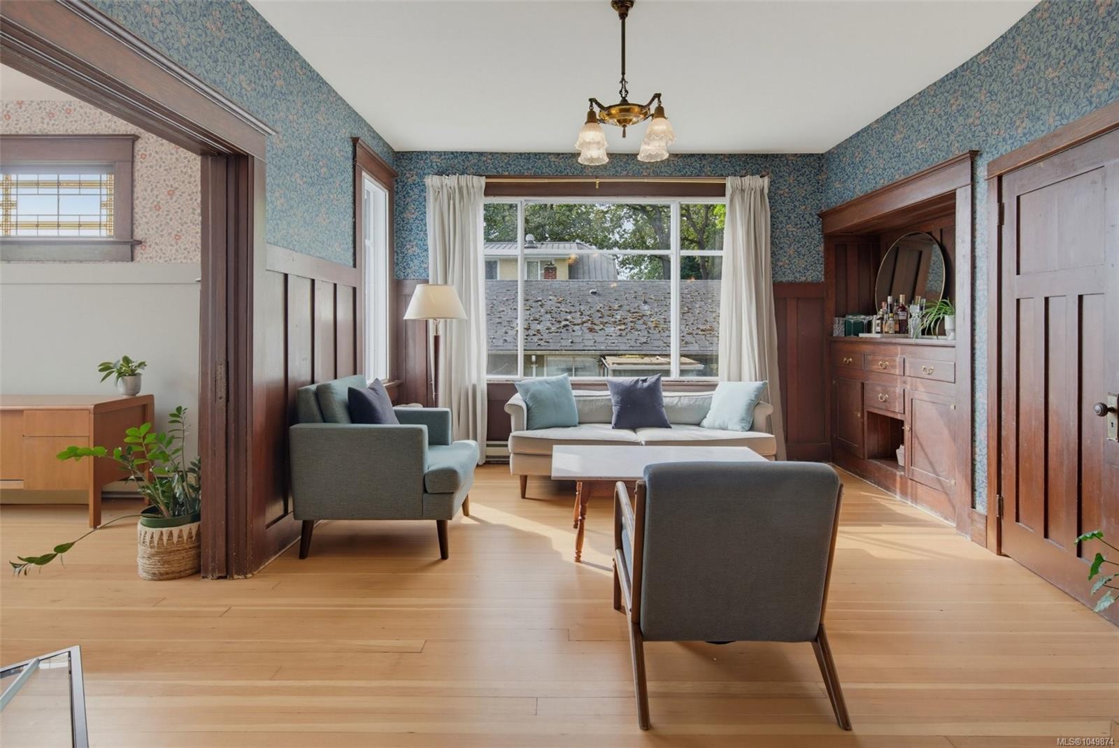2734 Avebury Ave — listing photo 14 of 57