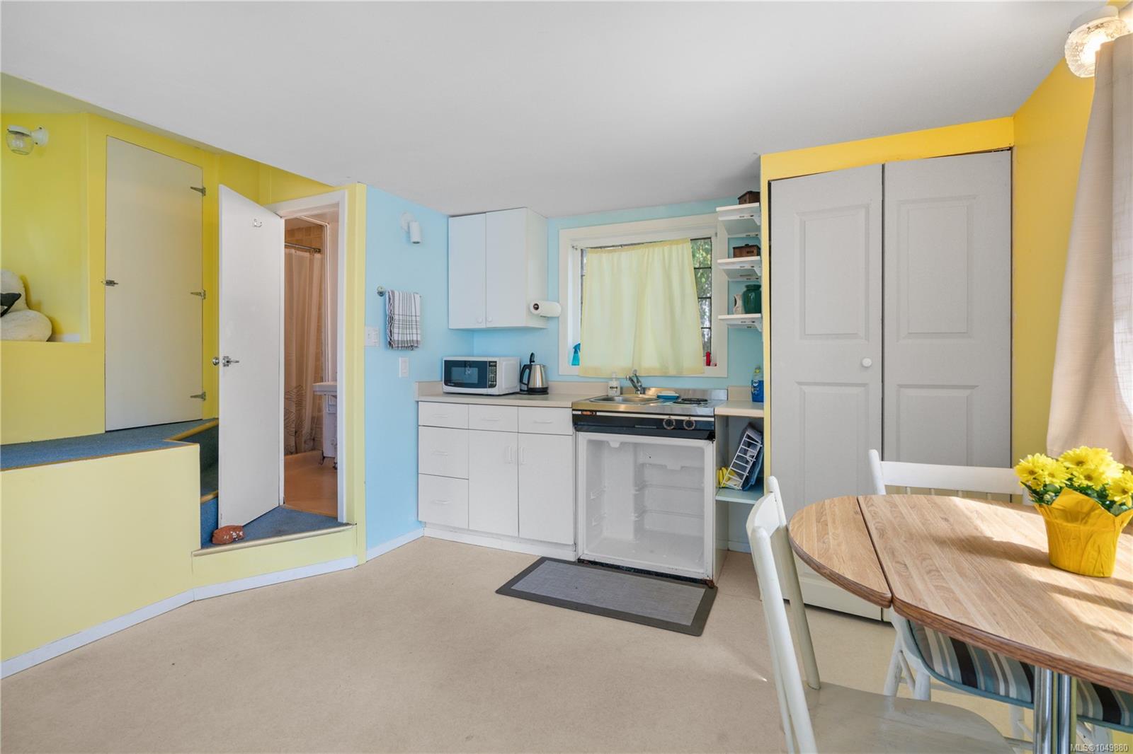 310 Bessborough Ave — listing photo 11 of 41