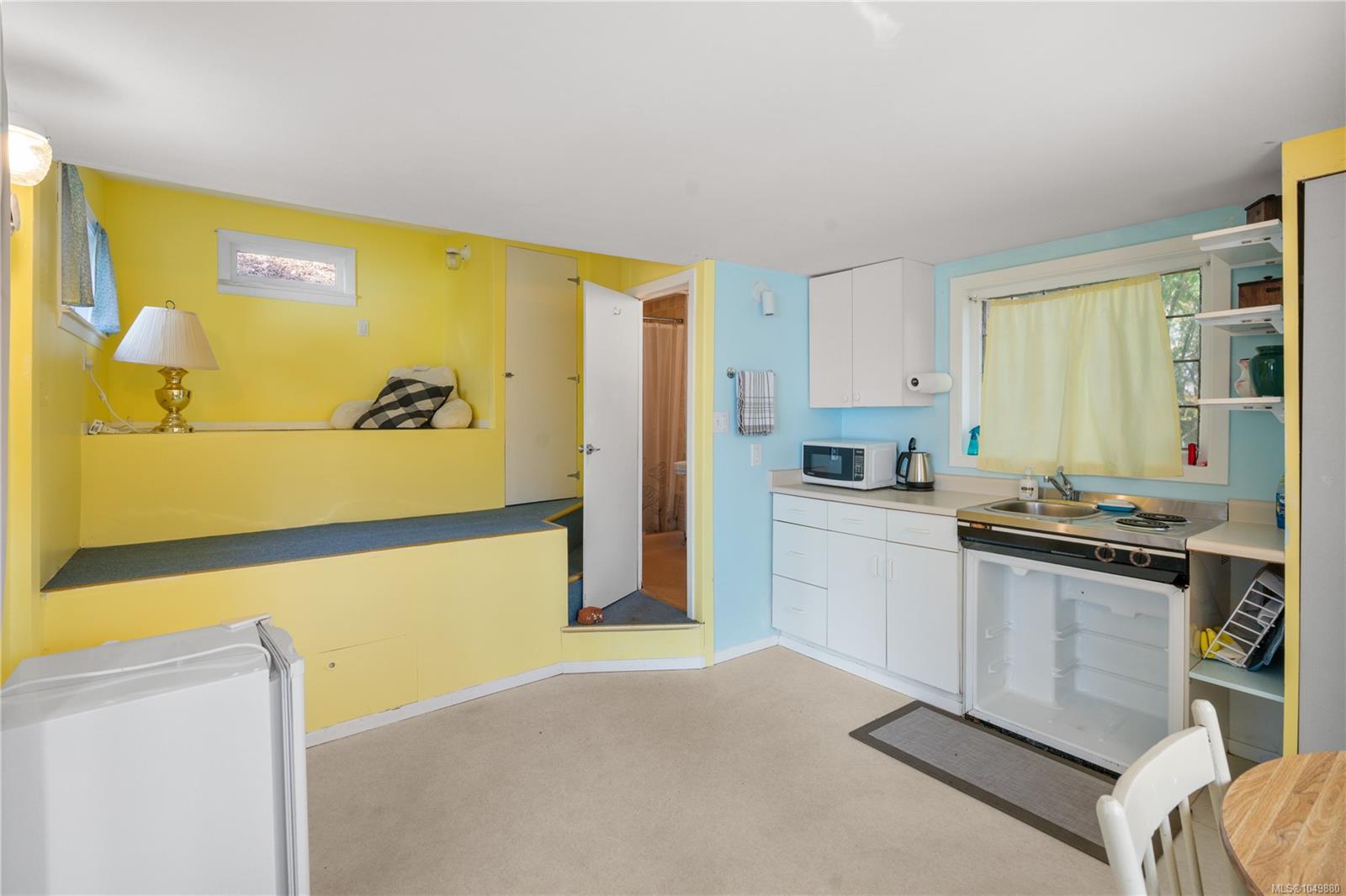 310 Bessborough Ave — listing photo 12 of 41