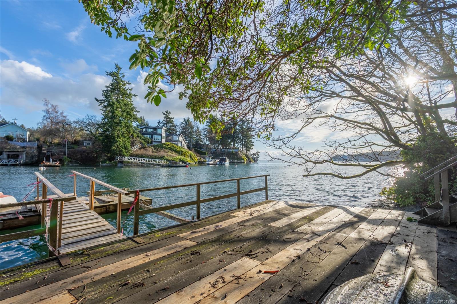 310 Bessborough Ave — listing photo 3 of 41
