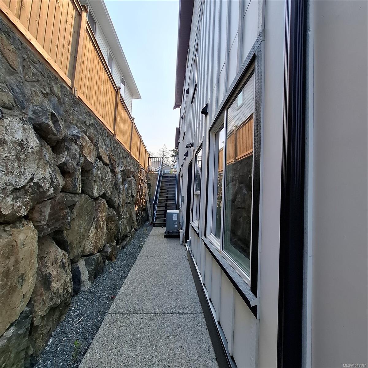 3598 Delblush Lane — listing photo 8 of 61