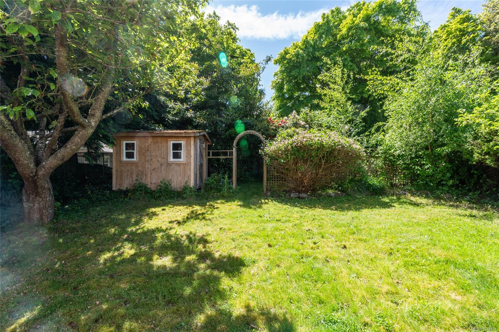 2561 Sinclair Rd — listing photo 11 of 43