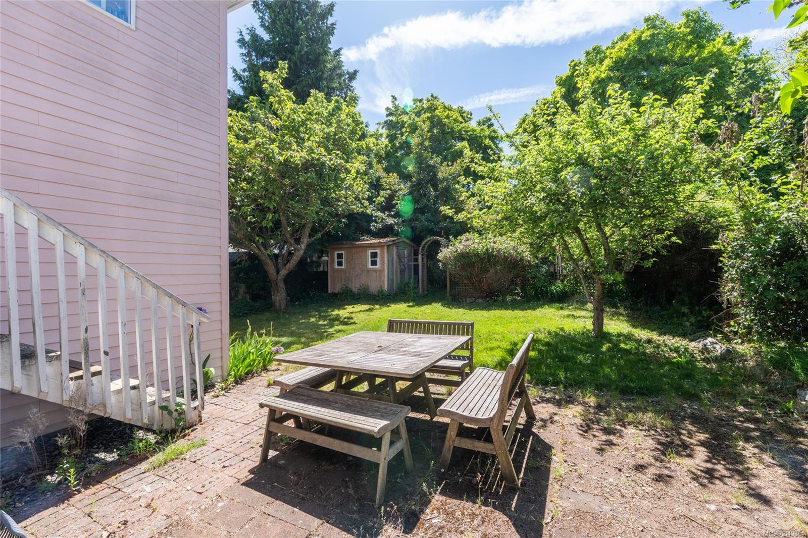 2561 Sinclair Rd — listing photo 14 of 43