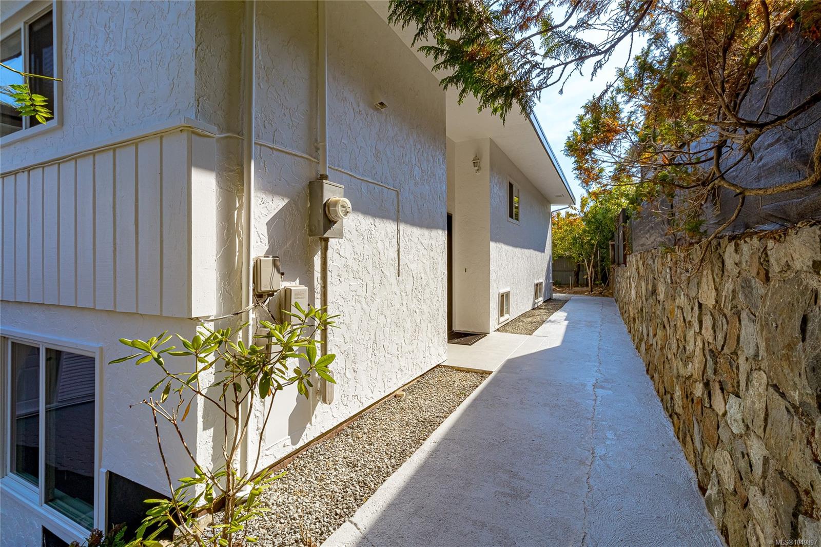 955 Doumac Ave — listing photo 9 of 66