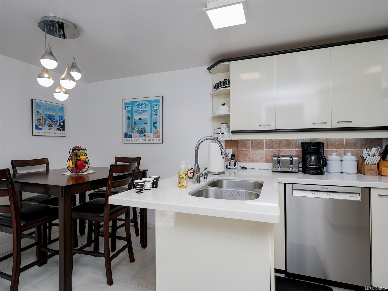 3105-2829 Arbutus Rd — listing photo 11 of 36