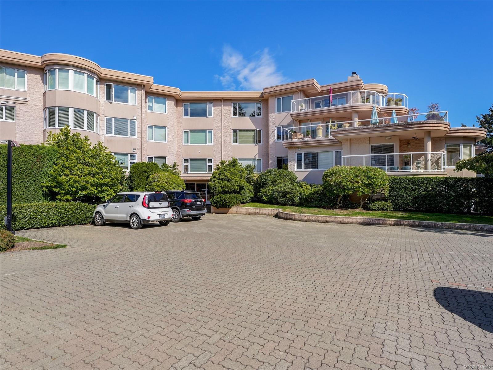 3105-2829 Arbutus Rd — listing photo 3 of 36