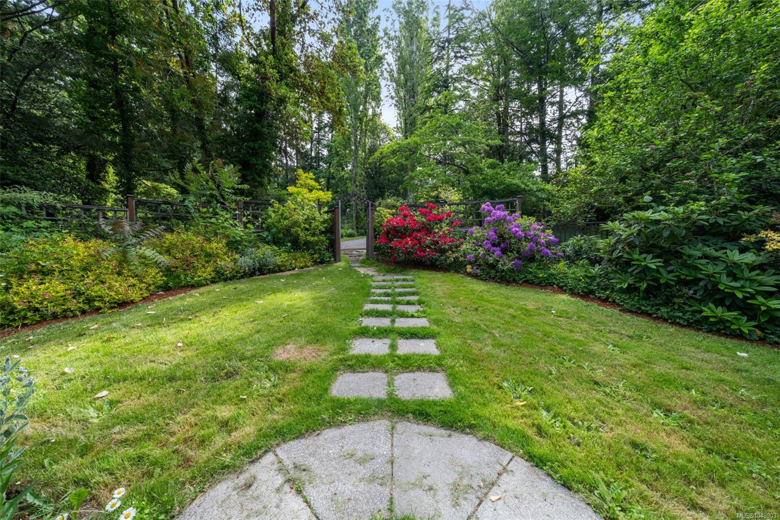 5168 Santa Clara Ave — listing photo 3 of 52