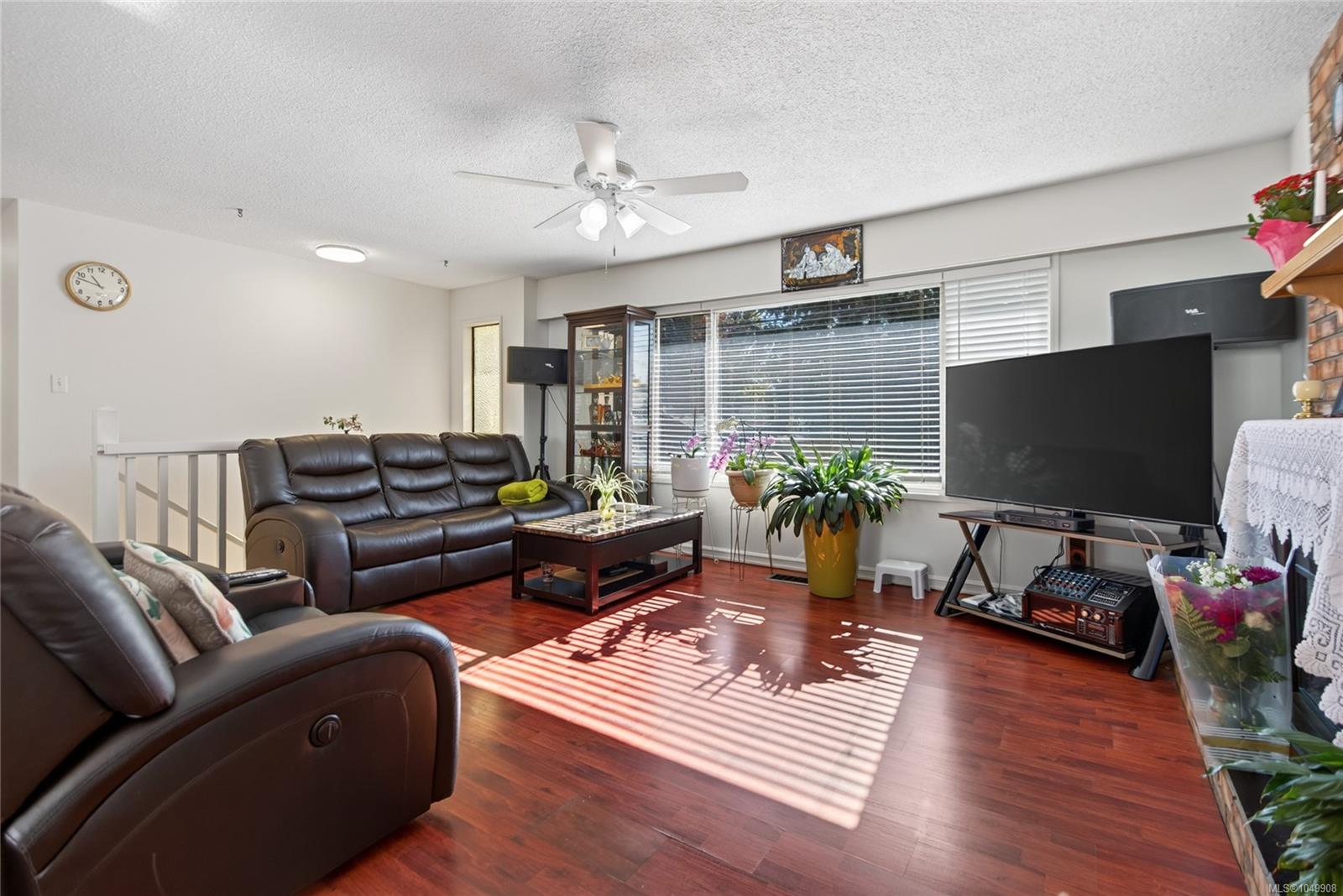 1083 26th St — listing photo 11 of 69