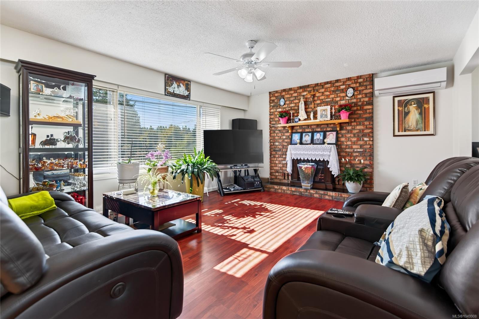 1083 26th St — listing photo 9 of 69
