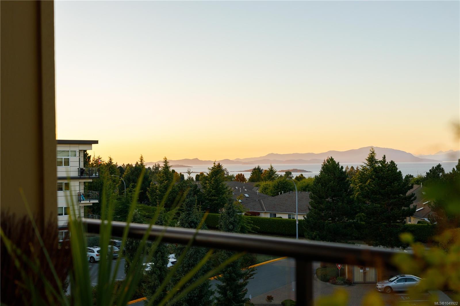 $789,900 - 6310 McRobb Ave<br>Nanaimo, British Columbia, V9V 1W8