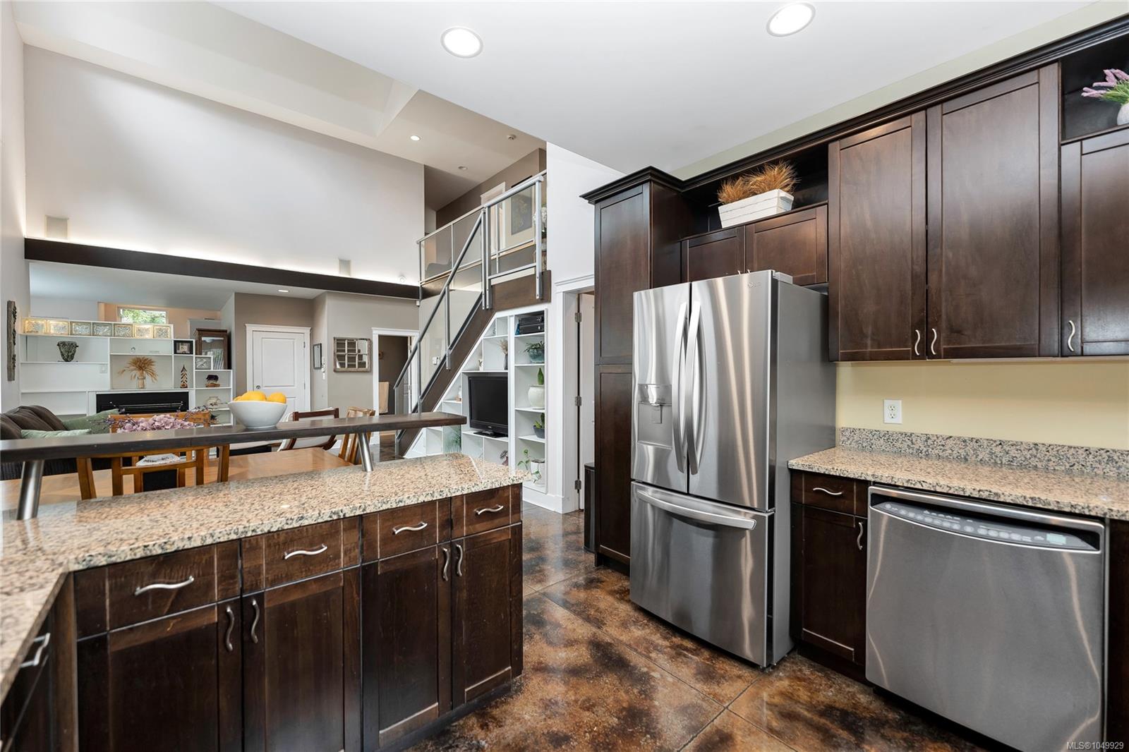 4151 Quadra St — listing photo 13 of 47