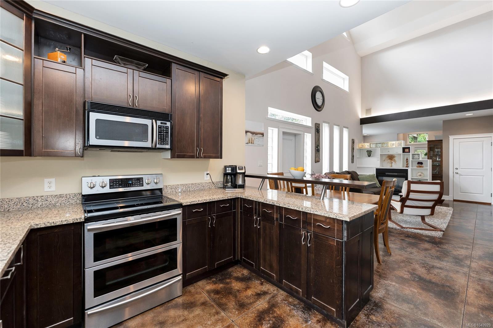 4151 Quadra St — listing photo 14 of 47