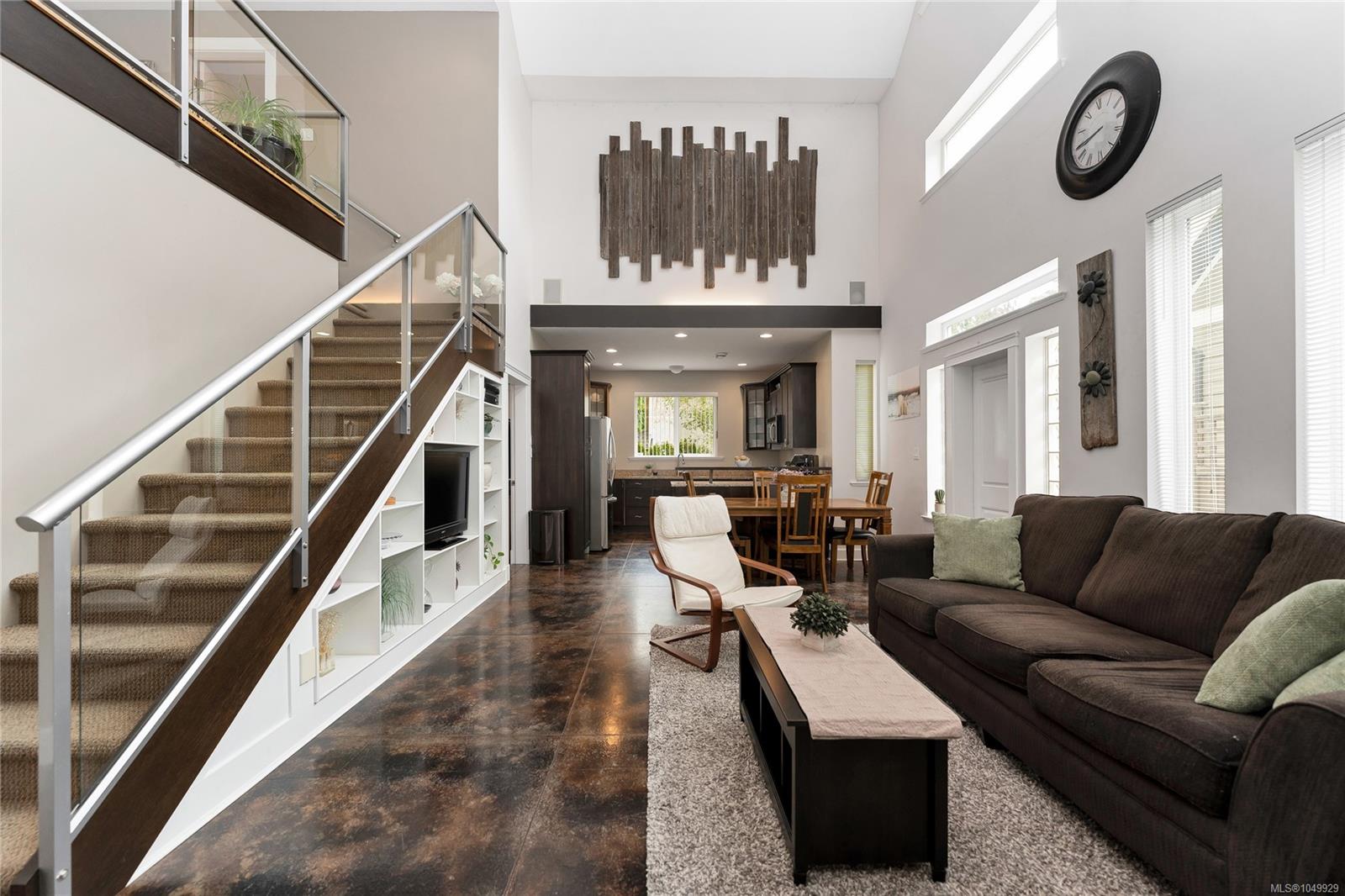 4151 Quadra St — listing photo 7 of 47