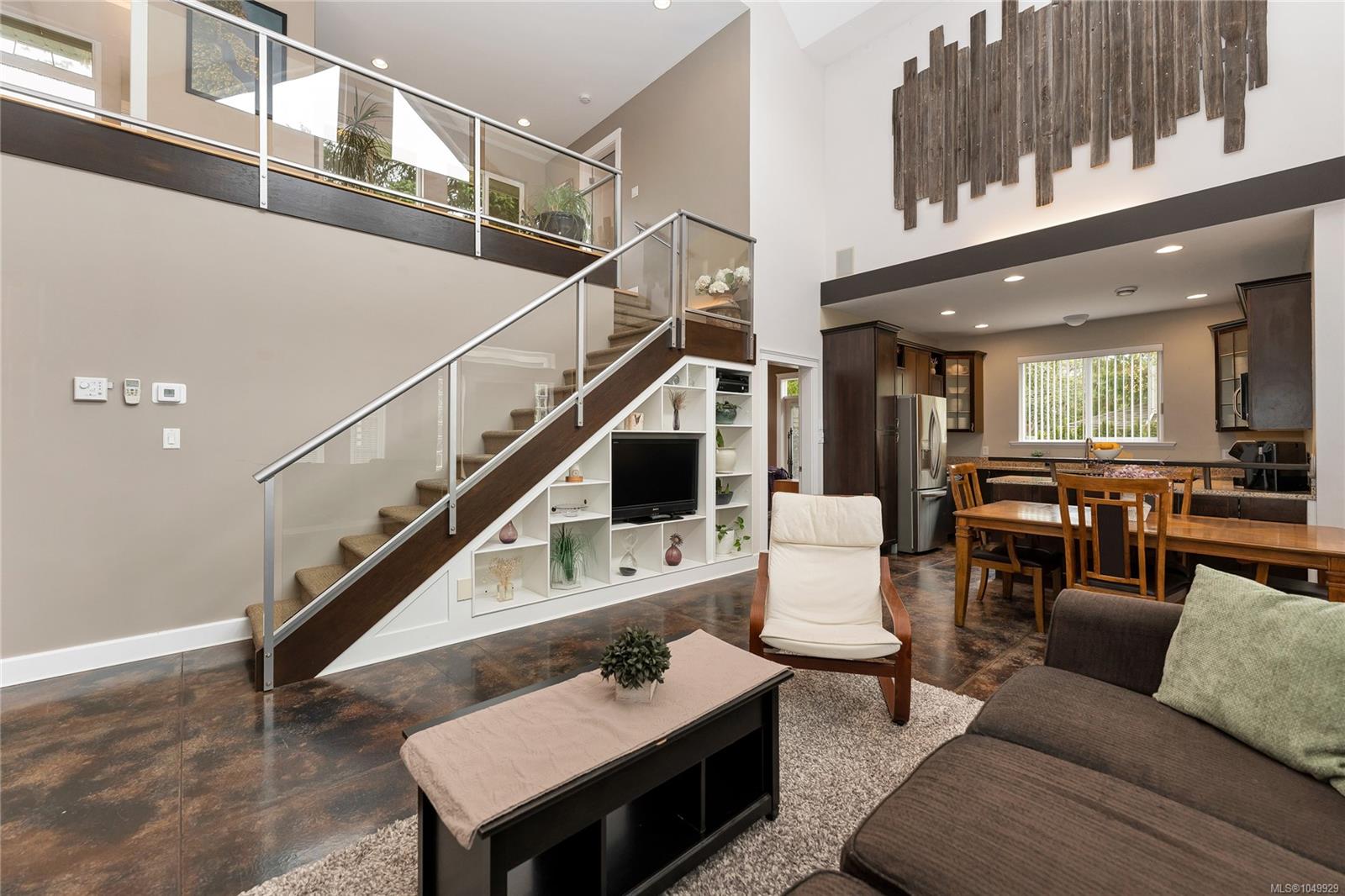 4151 Quadra St — listing photo 8 of 47